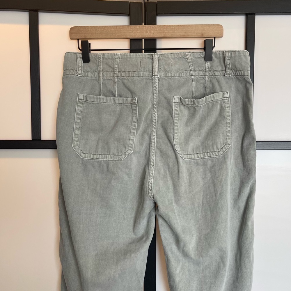 Joe's Jeans the honor high rise vintage straight utility
pants. Size 31 - Picture 14 of 16